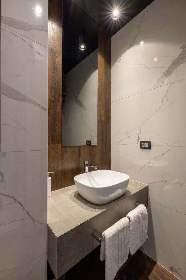 Roof 69 Rooms Split Bagian luar foto