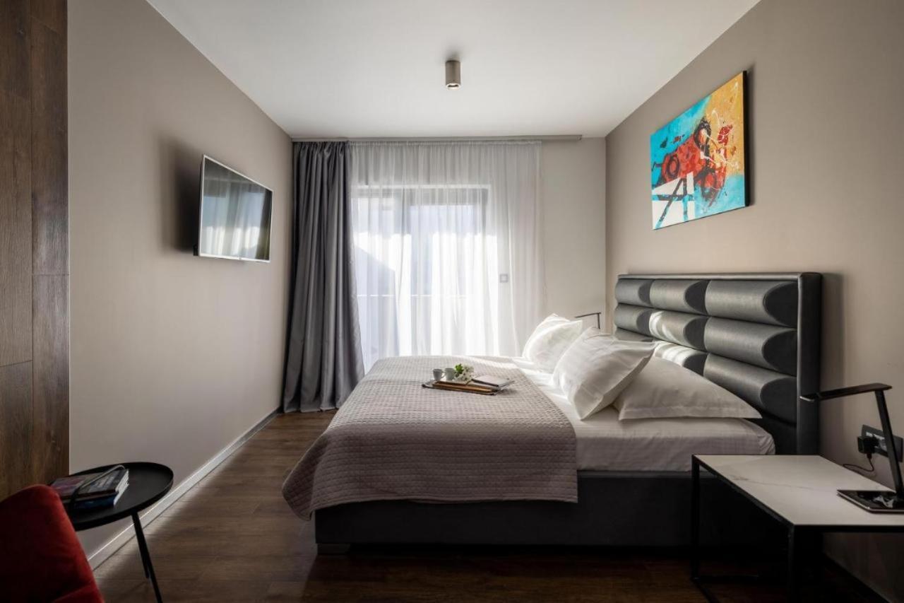 Roof 69 Rooms Split Bagian luar foto