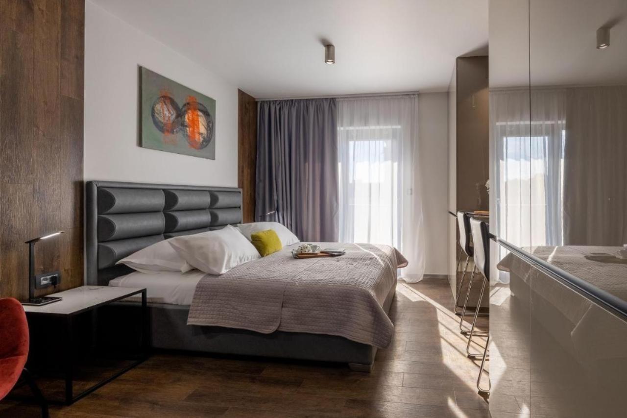Roof 69 Rooms Split Bagian luar foto